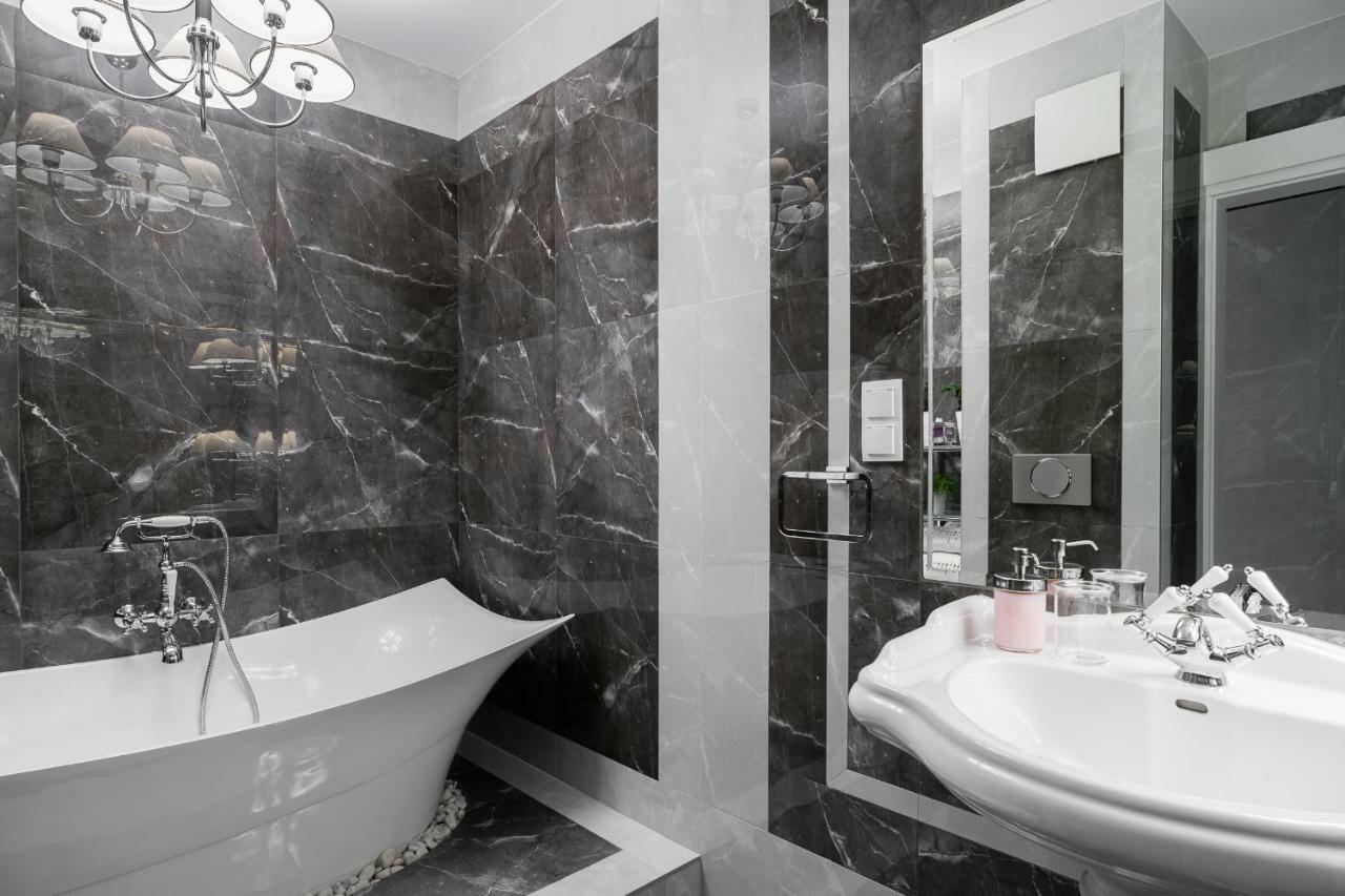 Queen Apartment กดิเนีย ภายนอก รูปภาพ