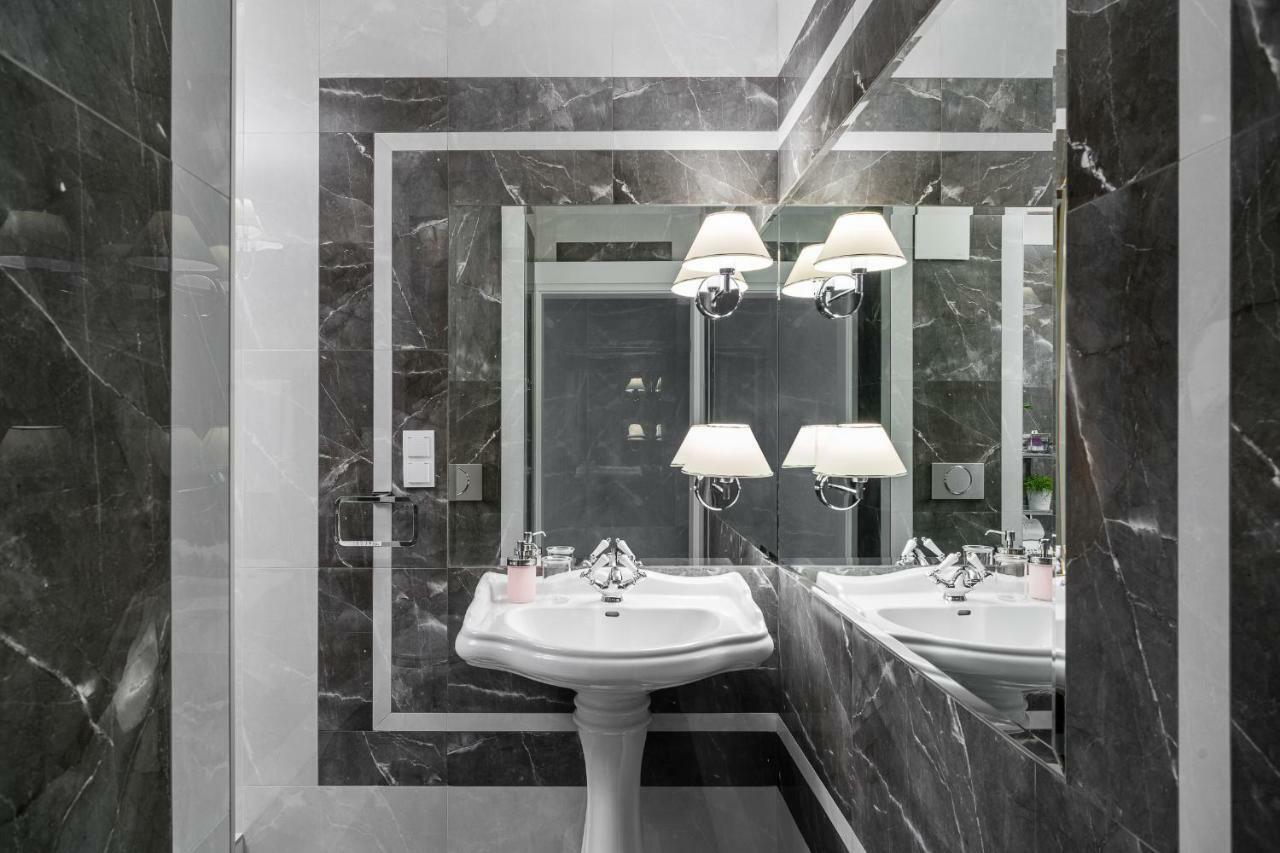 Queen Apartment กดิเนีย ภายนอก รูปภาพ